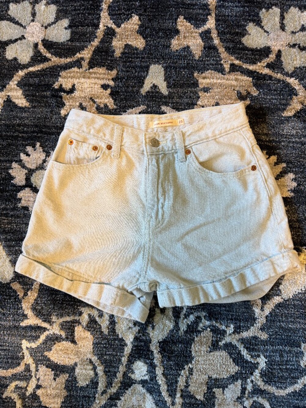 Levi's Women's White and Cream Shorts